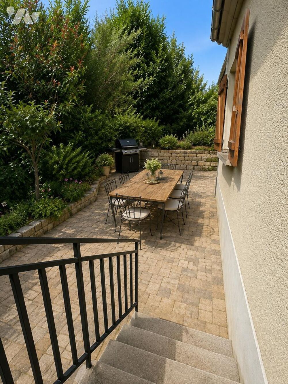 PROCHE CENTRE-VILLE  MAISON INDIVIDUELLE DE PLAIN-PIED  JARDIN  CAVE  COMBLES AMÉNAGEABLES