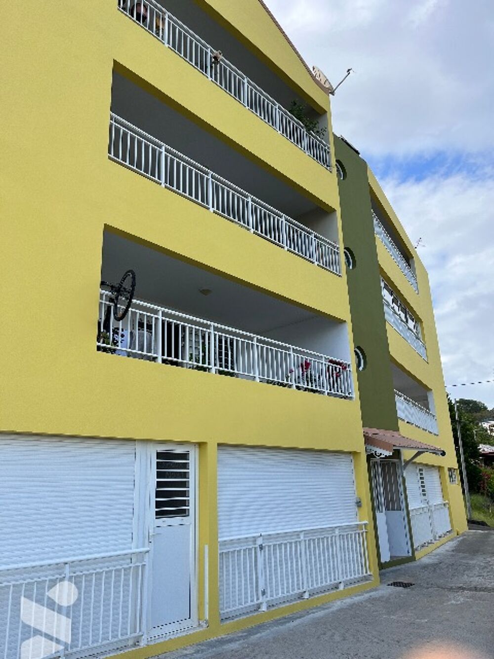 A LOUER TRES GRD ET BEAU T4 QUARTIER GERBEAU FORT DE FRANCE AVEC VUE MER CLIMATISEE -TERRASSE VITREE