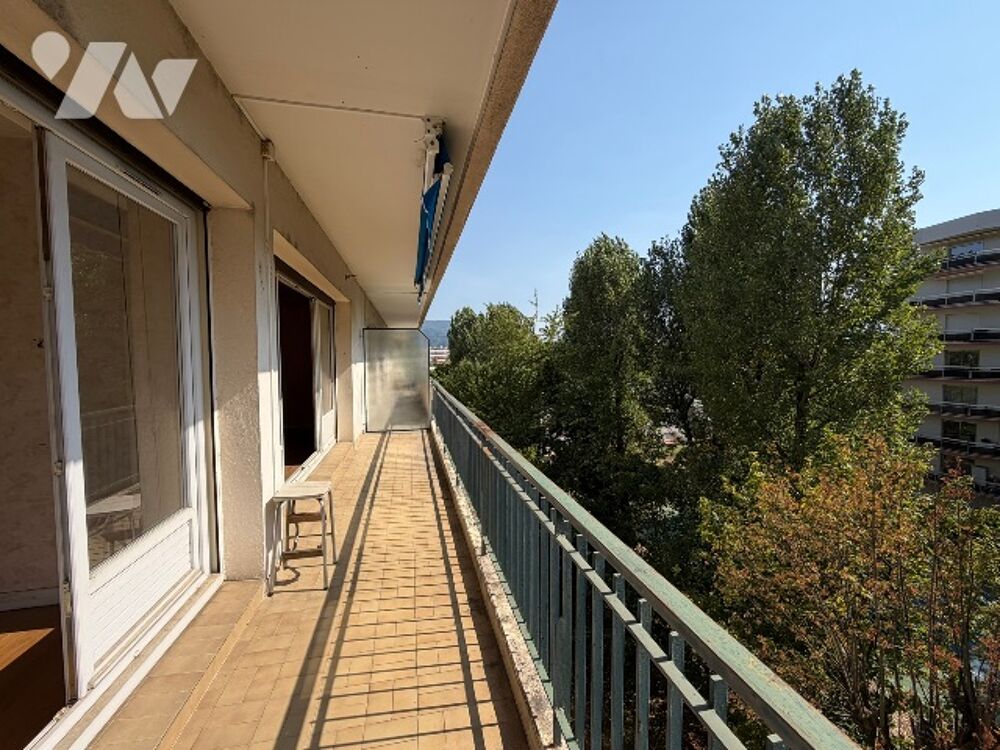 Vente Appartement Appartement T3 lumineux 88 m² à MEYLAN, dernier étage avec ascenseur, vues dégagées et 2 caves. Meylan