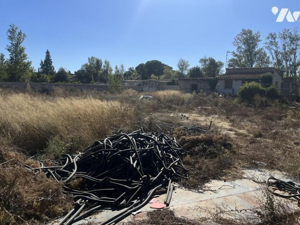 Vente Terrain Une parcelle de terre en nature de jardin avec construction non autorisée en zone agricole. Narbonne