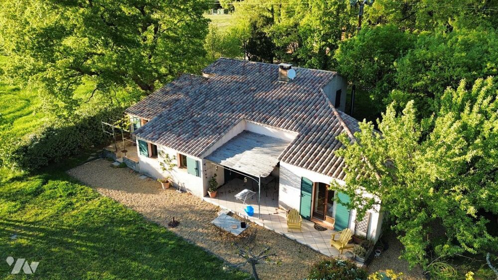 Maison à SIGNES de 181 m² comprenant 7 pièces dont 4 chambres.