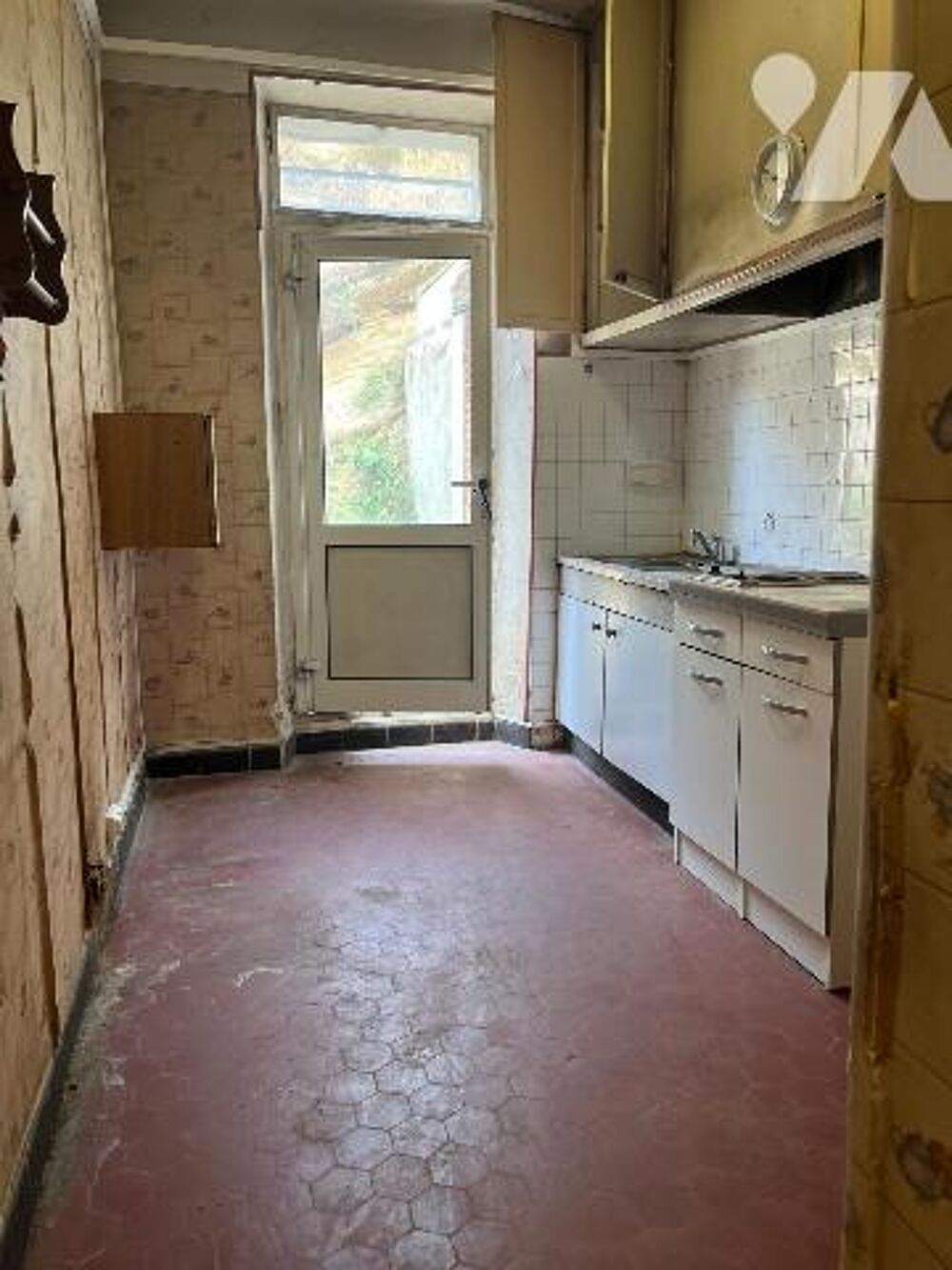 Vente Appartement Un appartement à rénover entièrement située au rez-de-chaussée à MARSEILLE (13004) Marseille 4