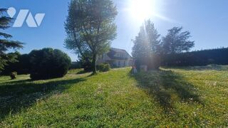 Vente Maison Au calme !! Belle maison familiale de 9 pièces avec sous-sol total sur 4 482 m² de jardin clos. Paley
