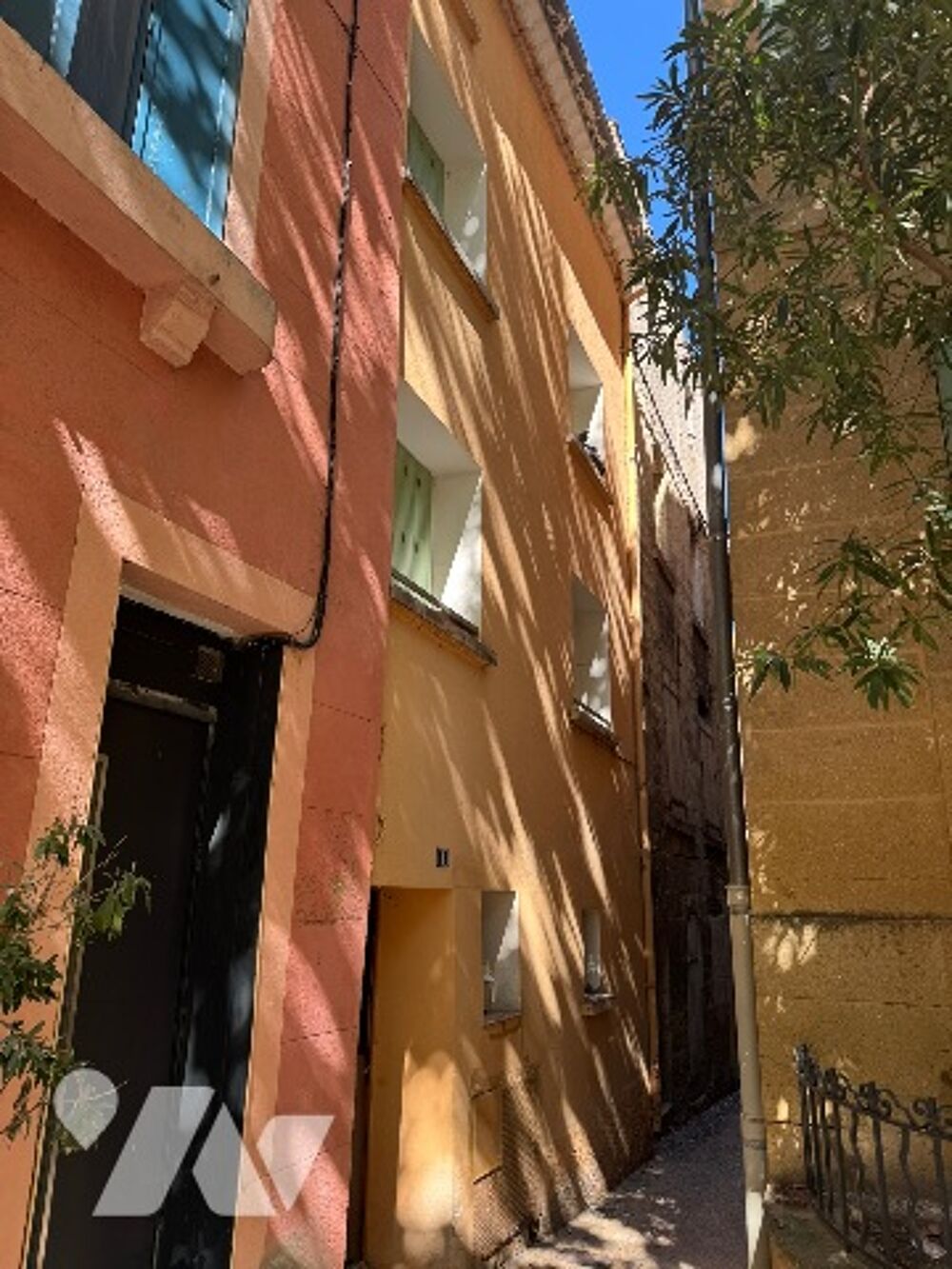 Vente Maison Une maison de ville à rénover entièrement, élevée de deux étages sur rez-de-chaussée. Pertuis