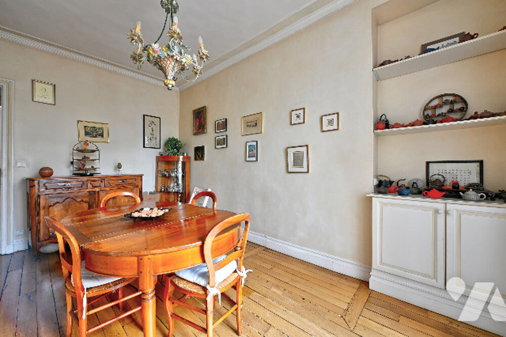 Vente Appartement Versailles av. de Saint-Cloud, 162 m², lumineux, 4 ch possibles, charme ancien, proche marché. Versailles