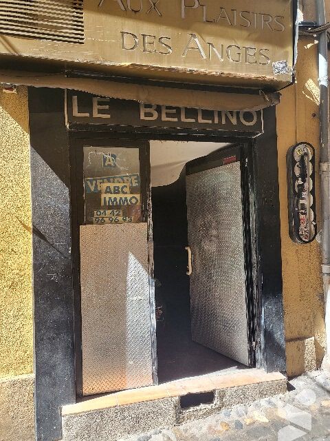 local commercial  3 rue de l'annonciade  Environ 130 m² 99000 13100 Aix-en-provence