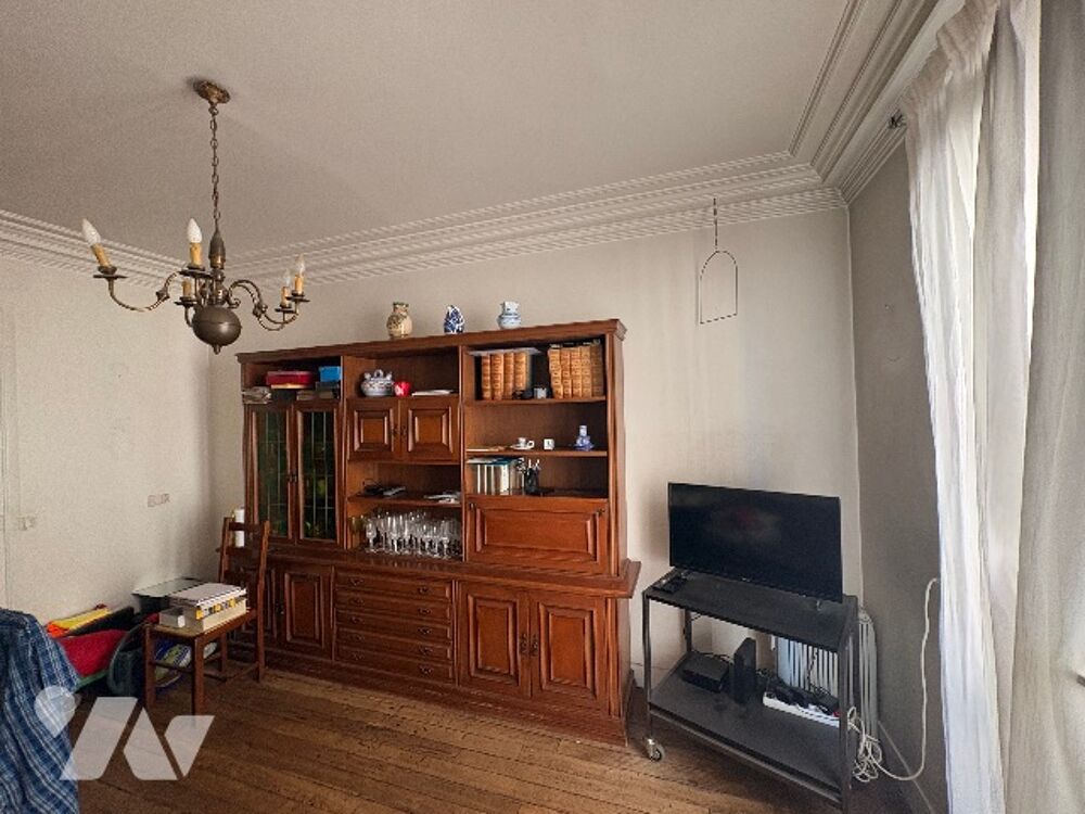 Vente Appartement Paris 20e. Charmant T3 de 58m² au 3e étage avec cave. DPE E. À visiter Paris 20