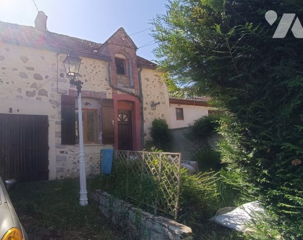 Commune de Blennes, maison de village à rénover de 4 pièces, 57 m², une grange , 325 m² de jardin.