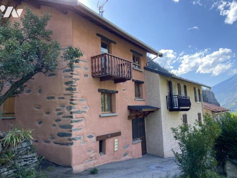   FRENEY – ENSEMBLE DE 2 MAISONS AVEC TERRAIN, GRANGES ET CAVES Maison - 5 pièce(s) - 134 m²