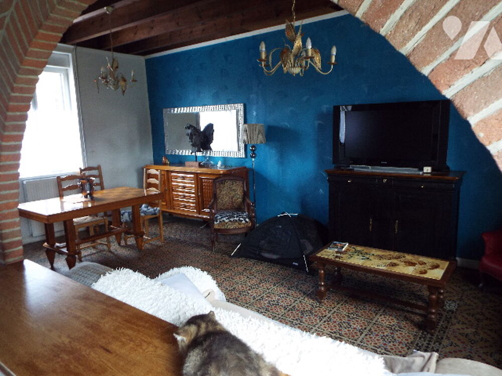 Maison mitoyenne comprenant 2 logements bâtie sur une parcelle de 2183m².