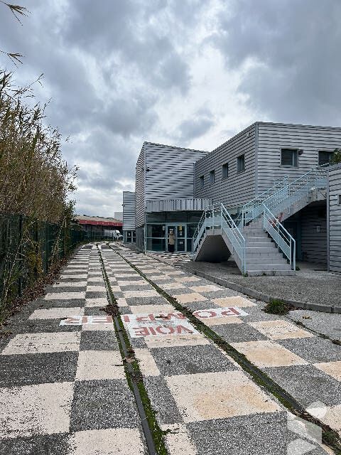 LA GARDE, ZI TOULON EST,  LOCAUX A USAGE TERTIAIRE D'UNE SURFACE DE 5161 M2 ENVIRON. 5049546 83130 Garde