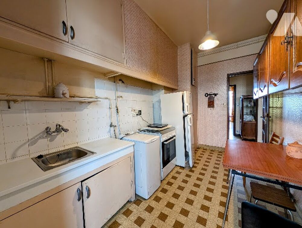 Vente Appartement Exclu T3 rue Breteuil avec balcon, loggia, cave et garage double. Marseille 6