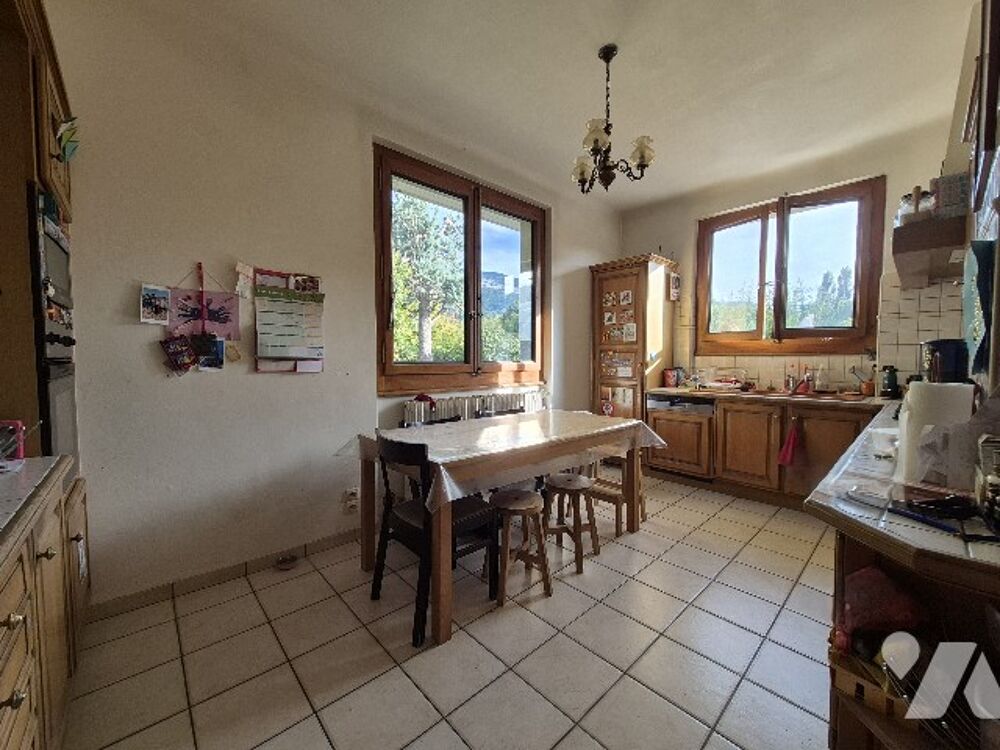 Vente Maison Villa de 185 m2 sur une parcelle de 1 200 m2 de terrain, vendue louée, secteur bas de Collonges. Collonges-sous-salève
