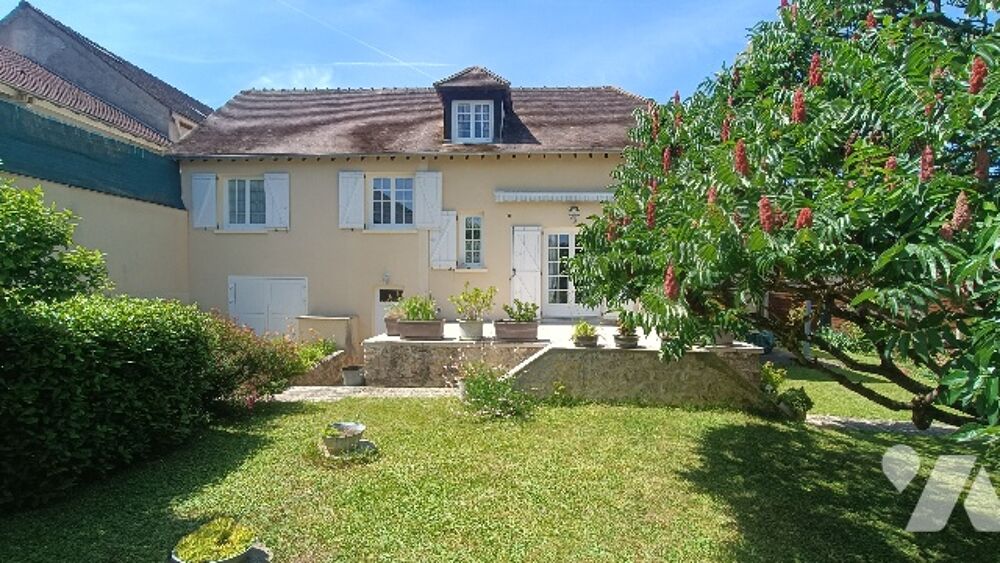 Nanteau sur Lunain, maison de 100 m², 4 pièces, 2 chambres, garage l'ensemble sur 431 m² de jardin.