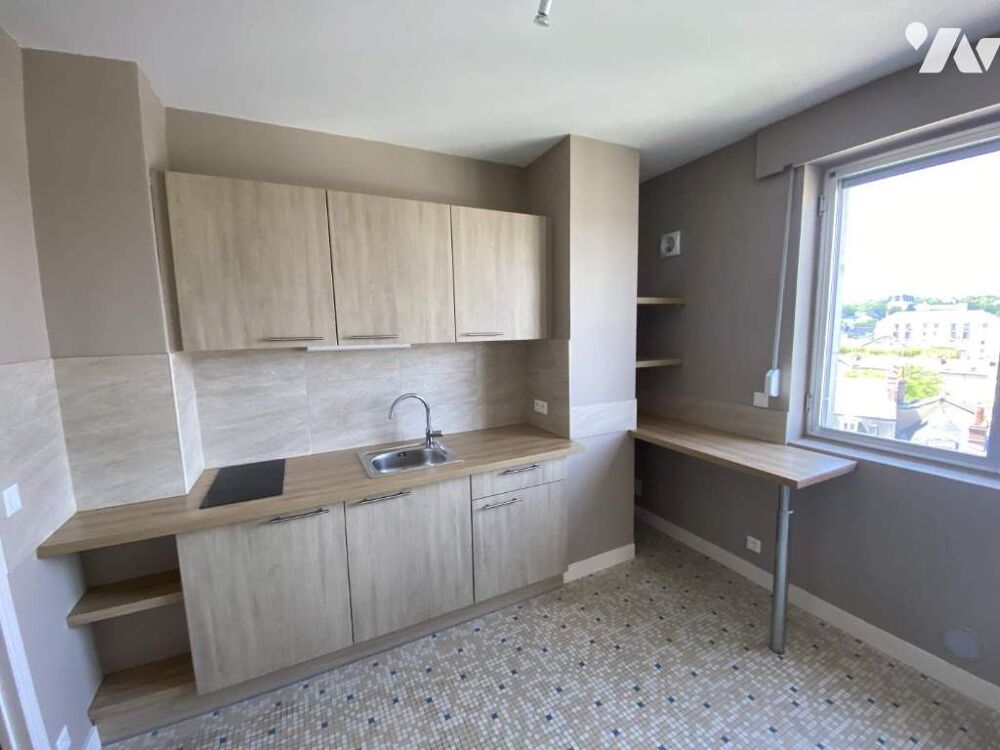 69 boulevard Béranger, appartement de deux pièces avec cave et parking