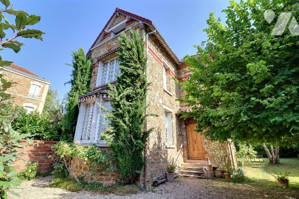 Vente Maison Maison à BOURG LA REINE - Rue du Petit Chambord, de 174.69 m² comprenant 8 pièces dont 4 chambres. Bourg-la-reine