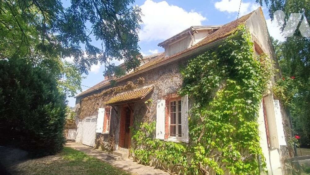 Vente Maison Lorrez-le-Bocage, maison à rafraichir de 141 m², 6  pièces, garage, chaufferie,  1200 m² de jardin. Lorrez-le-bocage-préaux