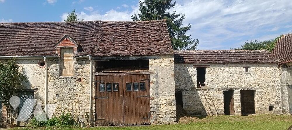 Vente Maison 20 mn de la gare de Moret-sur-Loing, belle maison à rénover avec dépendances et 1028 m² de terrain. Villemaréchal