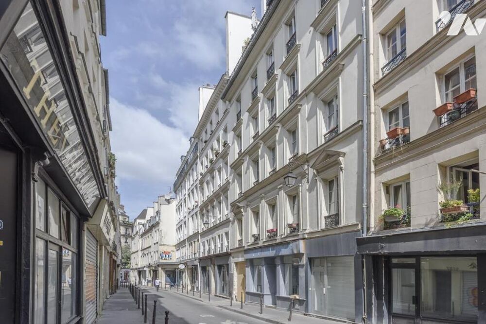 Vente Appartement Cet appartement de 4 pièces, comprenant trois chambres, une salle de bains et un WC indépendant. Paris 3