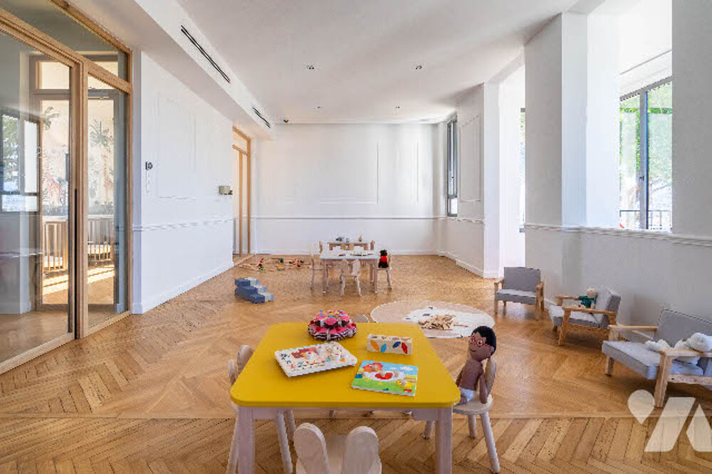 Vente Maison Un hôtel particulier d'environ : 441 m², élevé de deux étages sur rdc et rdj. Usage : crèche. Marseille 8
