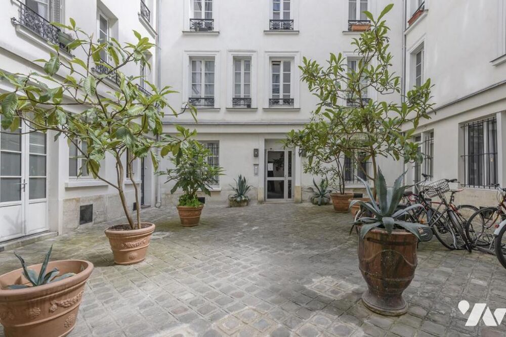 Vente Appartement Cet appartement de 4 pièces, comprenant trois chambres, une salle de bains et un WC indépendant. Paris 3