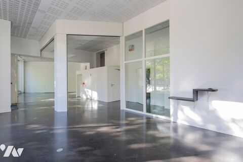   Immeuble à usage commercial 500 m² utiles env. et 501 m² env. de surfaces annexes 
