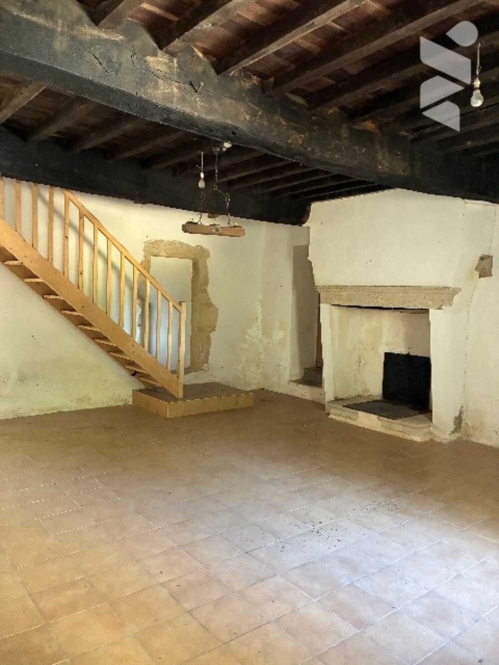 Vente Maison A RENOVER ENTIEREMENT Maison en pierre avec de belles prestations anciennes Roaillan