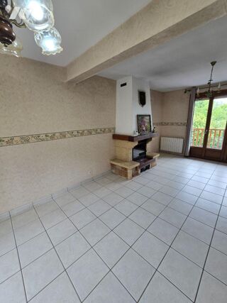 Vente Maison Maison à vendre à Foucarmont (76340) en Seine-Maritime (76)  Cette maison, située à Foucarmon... Foucarmont