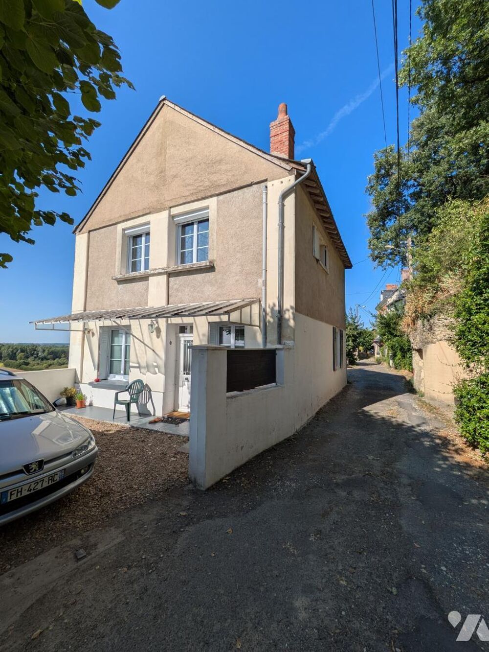 SECTEUR VOUVRAY-VERNOU : Maison d'habitation, terrain et dépendances troglodyte à Vouvray.
