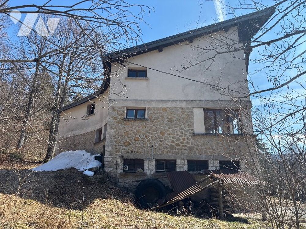 Vente Maison Bouvante rare superbe chalet de 126 m2 habitables sur un terrain de 3 029 m2, entièrement à rénover. Bouvante