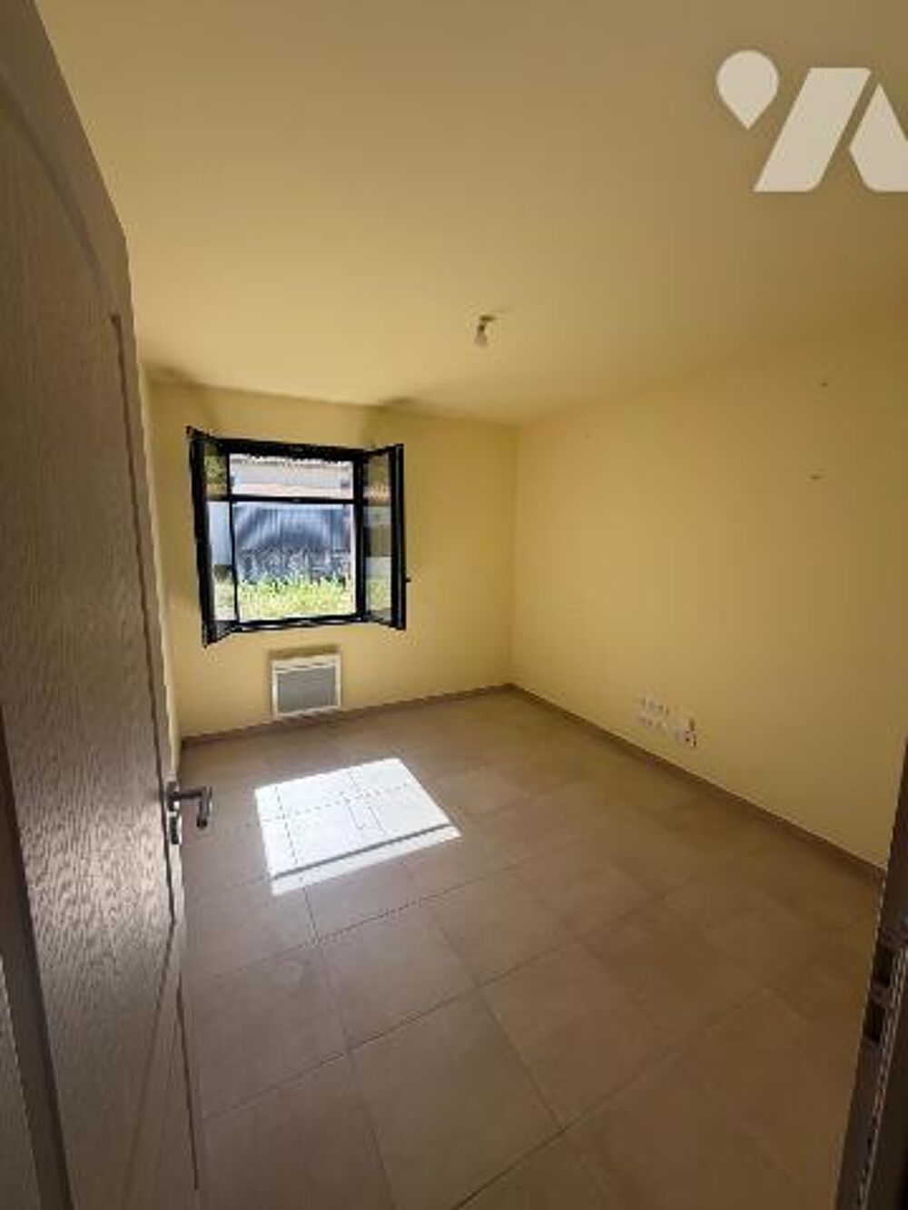 Vente Maison ROBION -Maison de plain-pied de 105.30m² sur terrain de 605m², à proximité du village. Robion