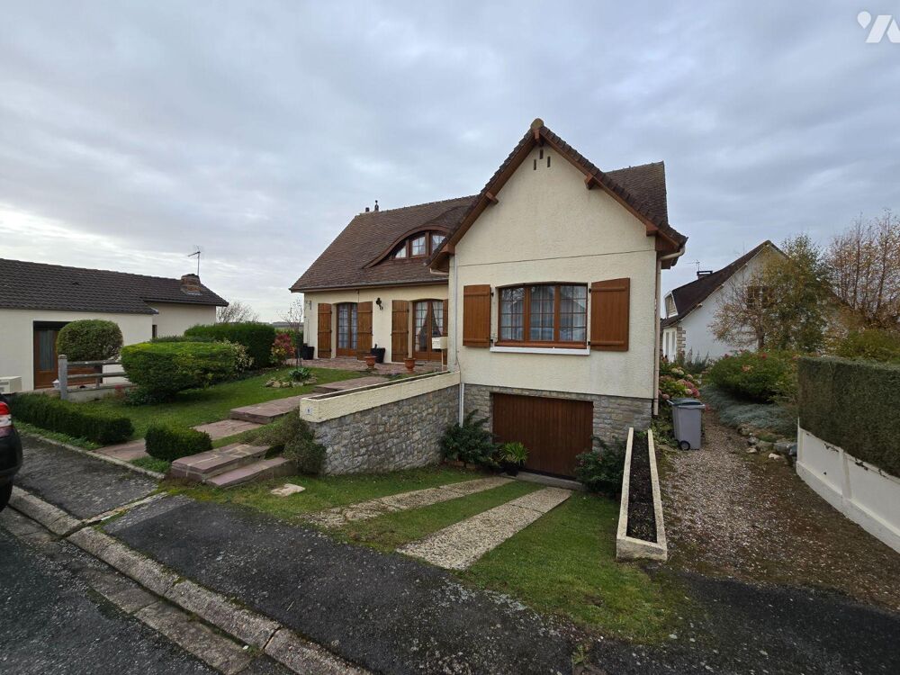 Maison à Vendre à Foucarmont (76340) en Seine-Maritime (76) Cette maison dispose d'une surfa...