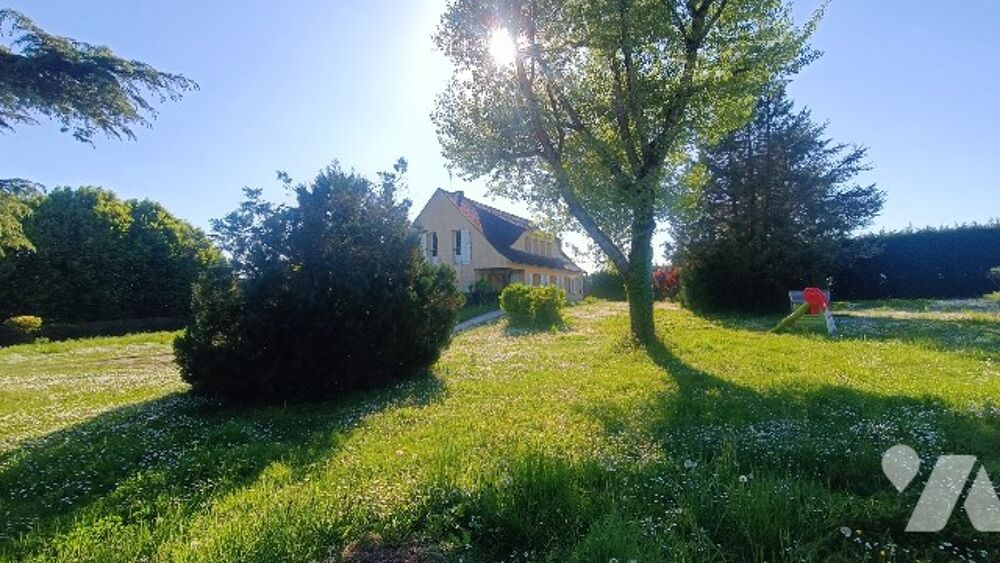 Au calme !! Belle maison familiale de 9 pièces avec sous-sol total sur 4 482 m² de jardin clos.