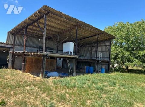   Type de Bien : Grange / Hangar avec le terrain attenant. 