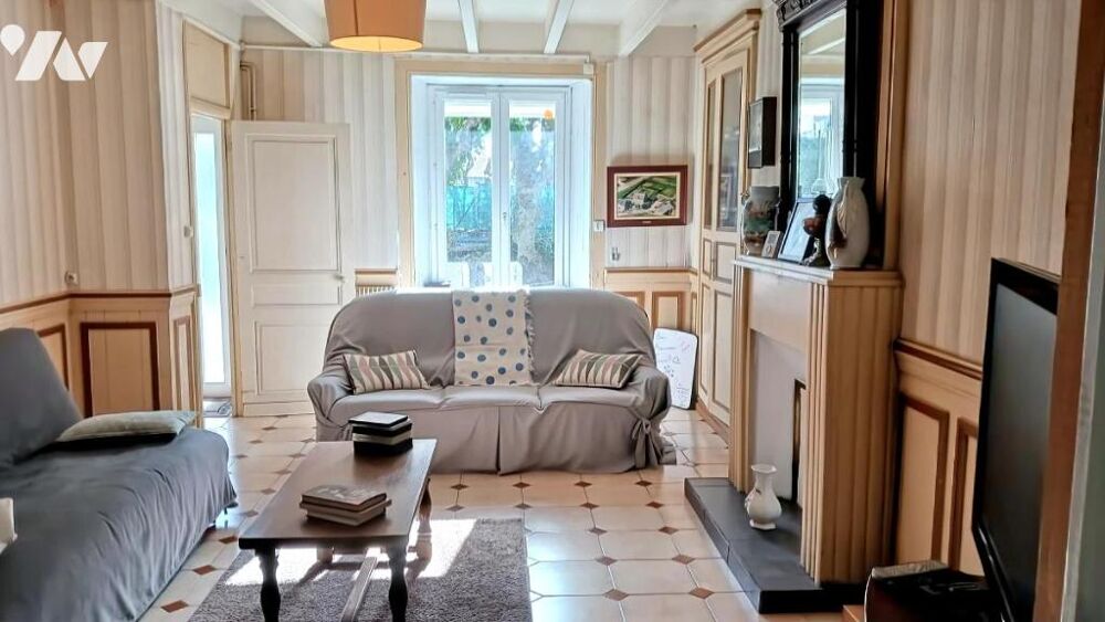 Maison en pierre à environ 2,5 km de la mer