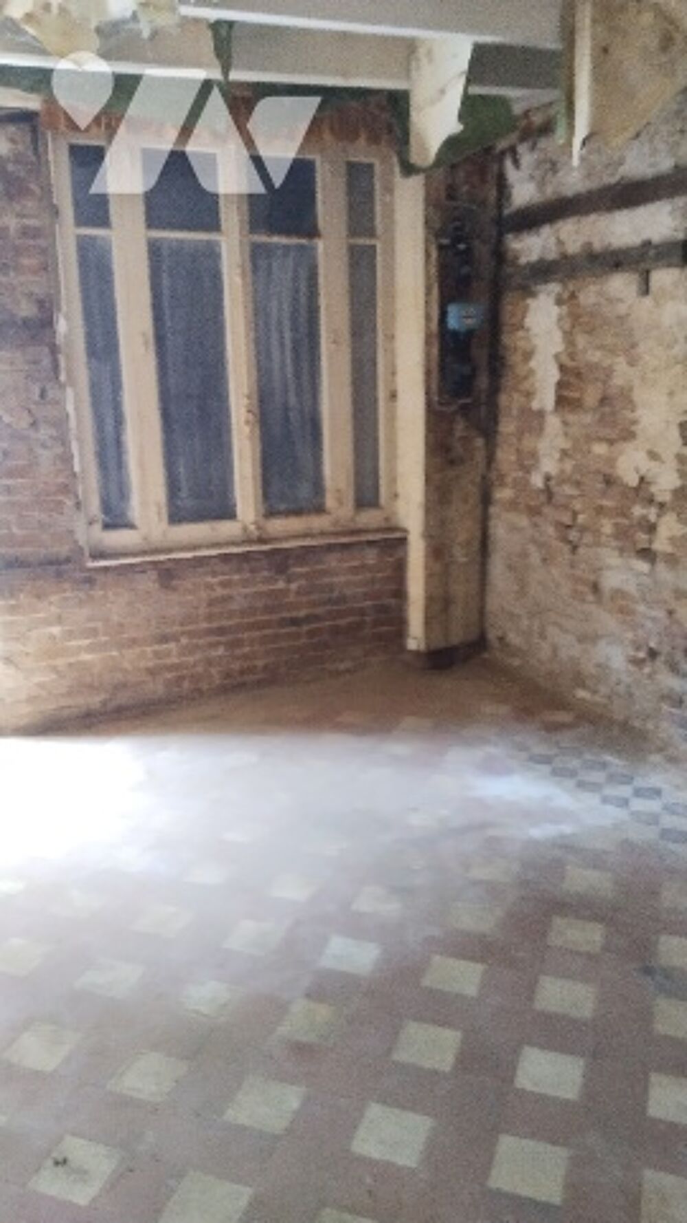 Maison de ville à rénover entièrement.