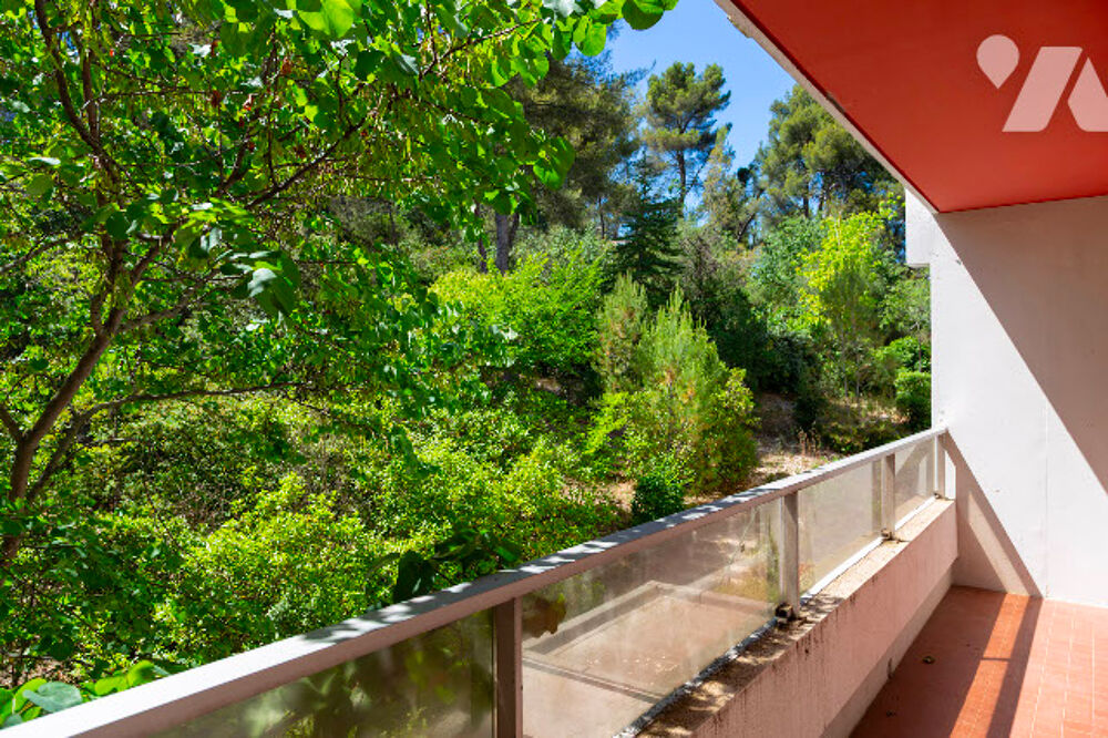 Vente Appartement Bel appt rénové traversant salon/salle à manger/cuisine lumineux grde terrasse 3 chambres sur balcon Aix-en-provence