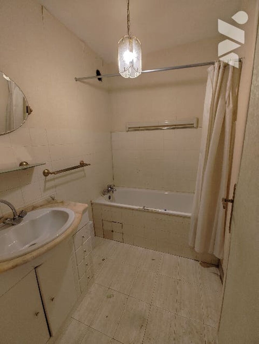 Vente Appartement Antibes, La Fontonne : T3 66m² à rénover, balcon, cave, parking. Fort potentiel ! Antibes