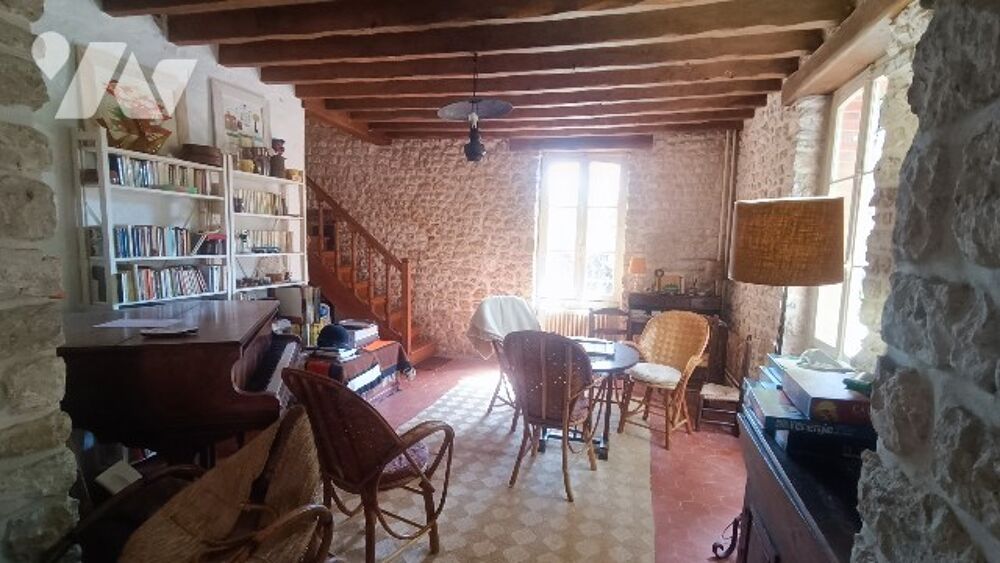 Vente Maison Lorrez-le-Bocage, maison à rafraichir de 141 m², 6  pièces, garage, chaufferie,  1200 m² de jardin. Lorrez-le-bocage-préaux