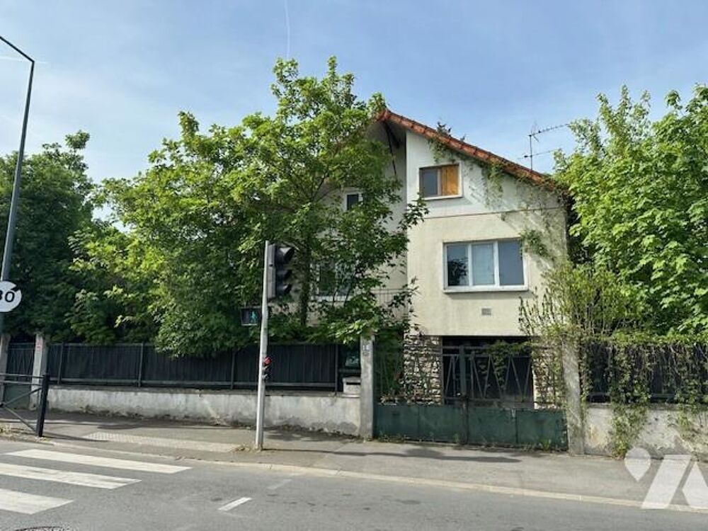 Vente Maison Maisons de 6 pièces élevée sur un sous sol en rez-de-jardin et édifiée sur un terrain de 1623 m² Évry-courcouronnes