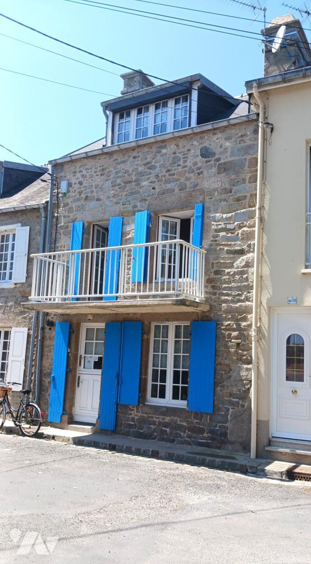 Vente Maison Maison en pierre à quelques pas de la mer et des commerces Saint-vaast-la-hougue
