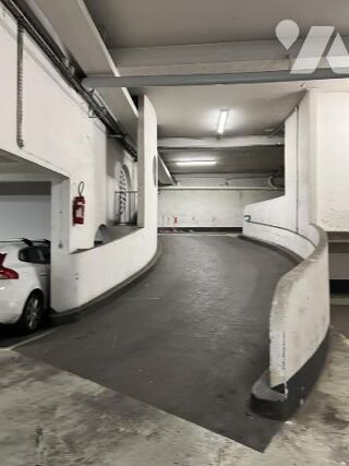  Parking / Garage  vendre 