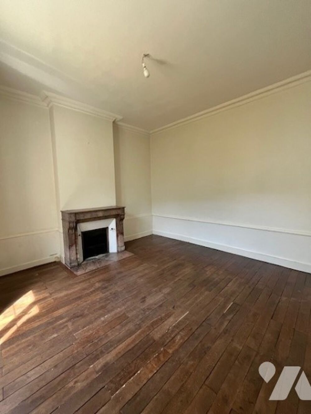 Maison à Tours de 83,39 m² comprenant quatre pièces dont deux chambres.