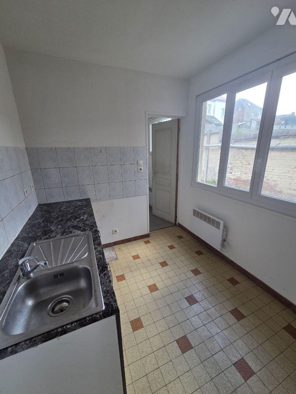 Location Maison Maison de ville composée :  - au  rez de chaussée : séjour avec cheminée, cuisine, salle de ba... Senarpont