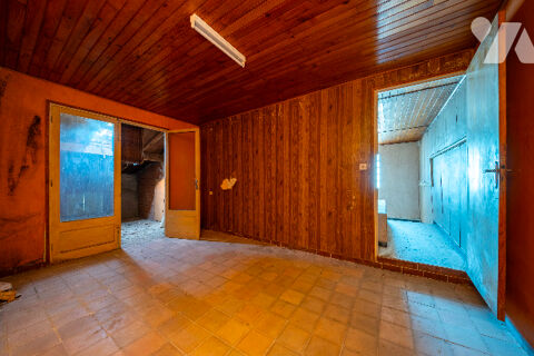   Maison de village R+2 d'environ 139 m� habitables (hors d�pendance) avec cour attenante. Maison - 5 pi�ce(s) - 139 m�