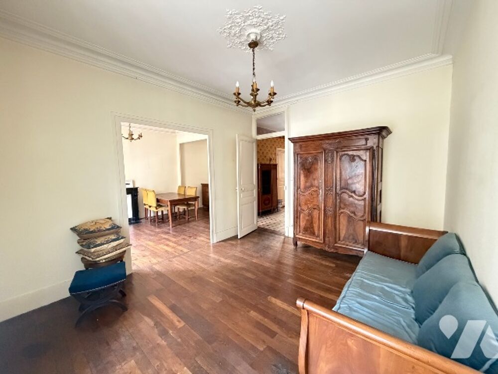 Vente Appartement Appartement traversant avec possibilité de 3 chambres, situé 9 rue Lieutenant Chanaron à GRENOBLE. Grenoble