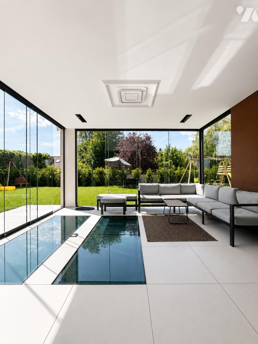 Vente Maison Villa récente sur 3 niveaux offrant des prestations de haute qualité, dont une piscine intérieure. Chanteloup-en-brie