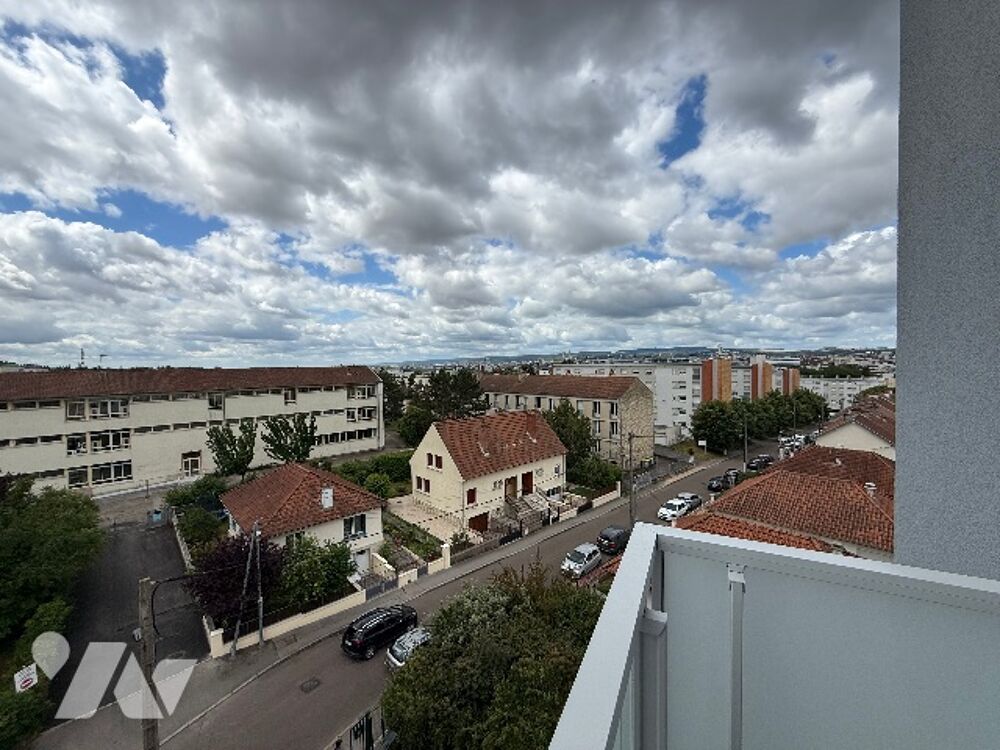 Appartement à Dijon de 67,58 m² comprenant quatre pièces dont deux chambres.