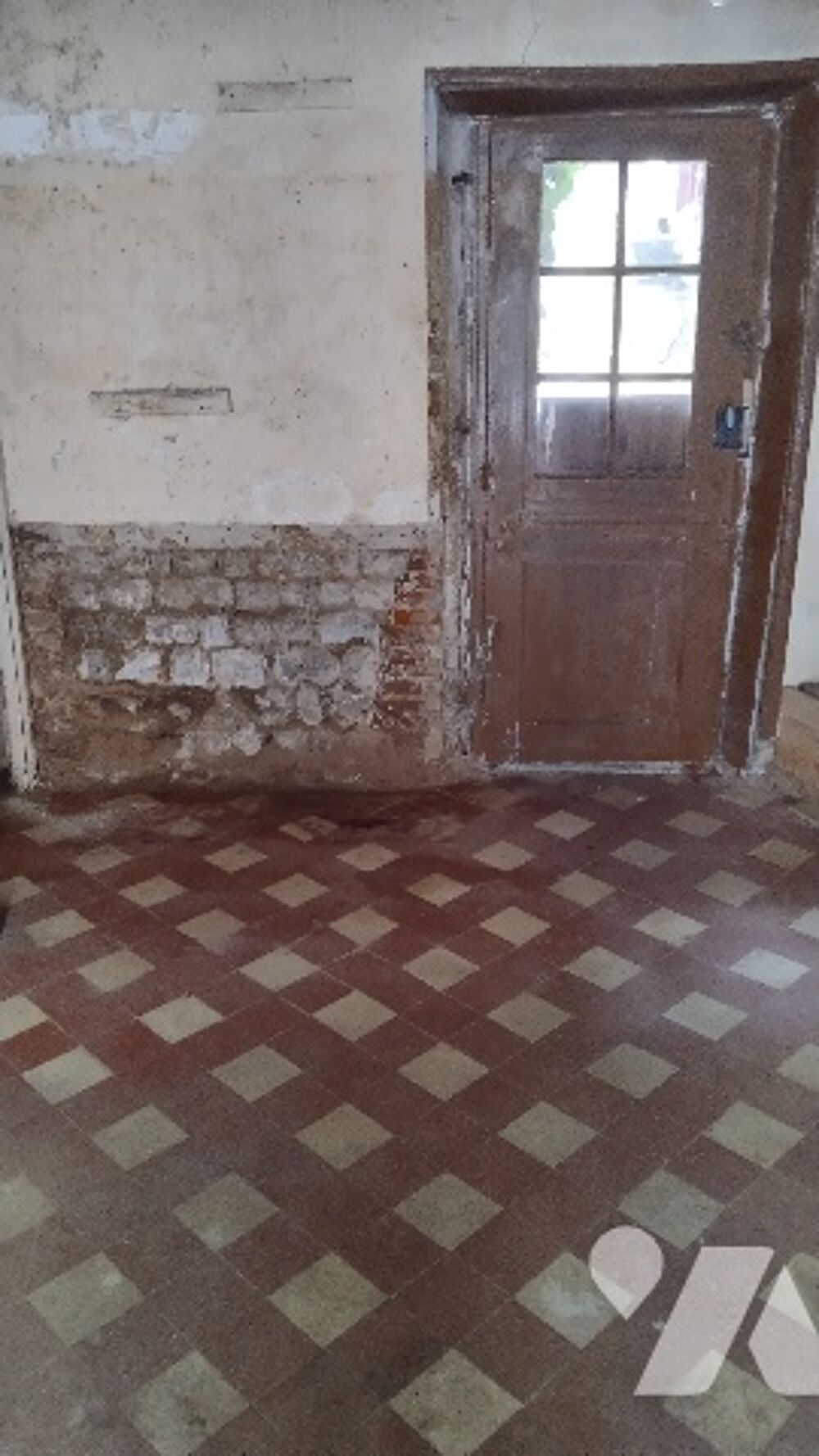 Maison de ville à rénover entièrement.