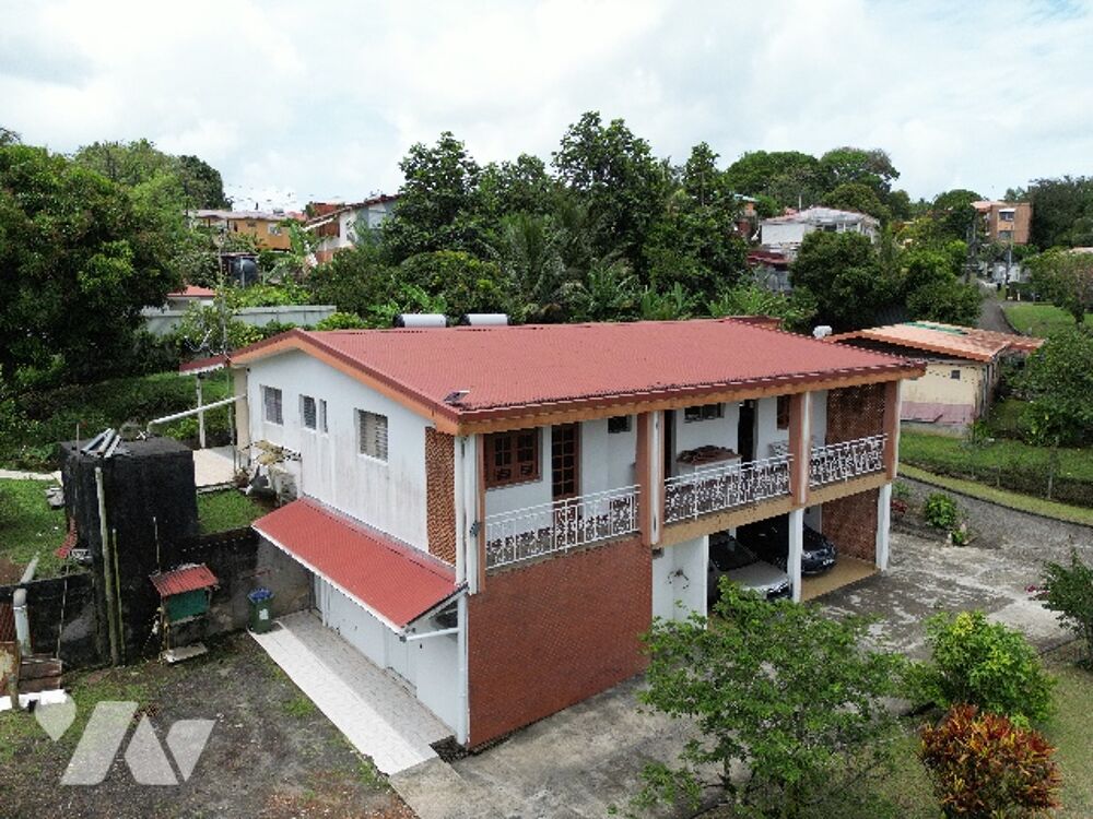 Vente Maison Villa 6 pièces Gondeau Saint-joseph